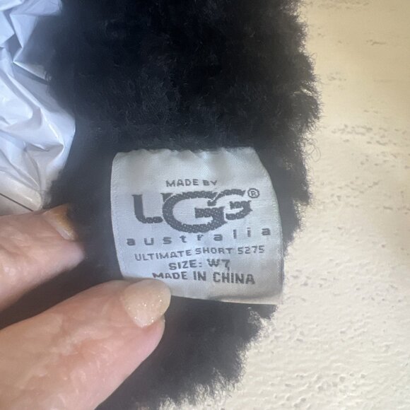 UGG Australia Women’s Ultra Short Boots Black Fur Trim Pull On Size 7 US - Picture 9 of 9